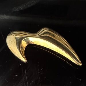 Elegant Gold Masculin brooch Accessory, 1980s large gold brooch